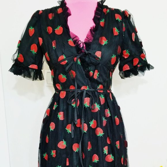 Hands up for Strawberry Dress - Picture 3 of 4